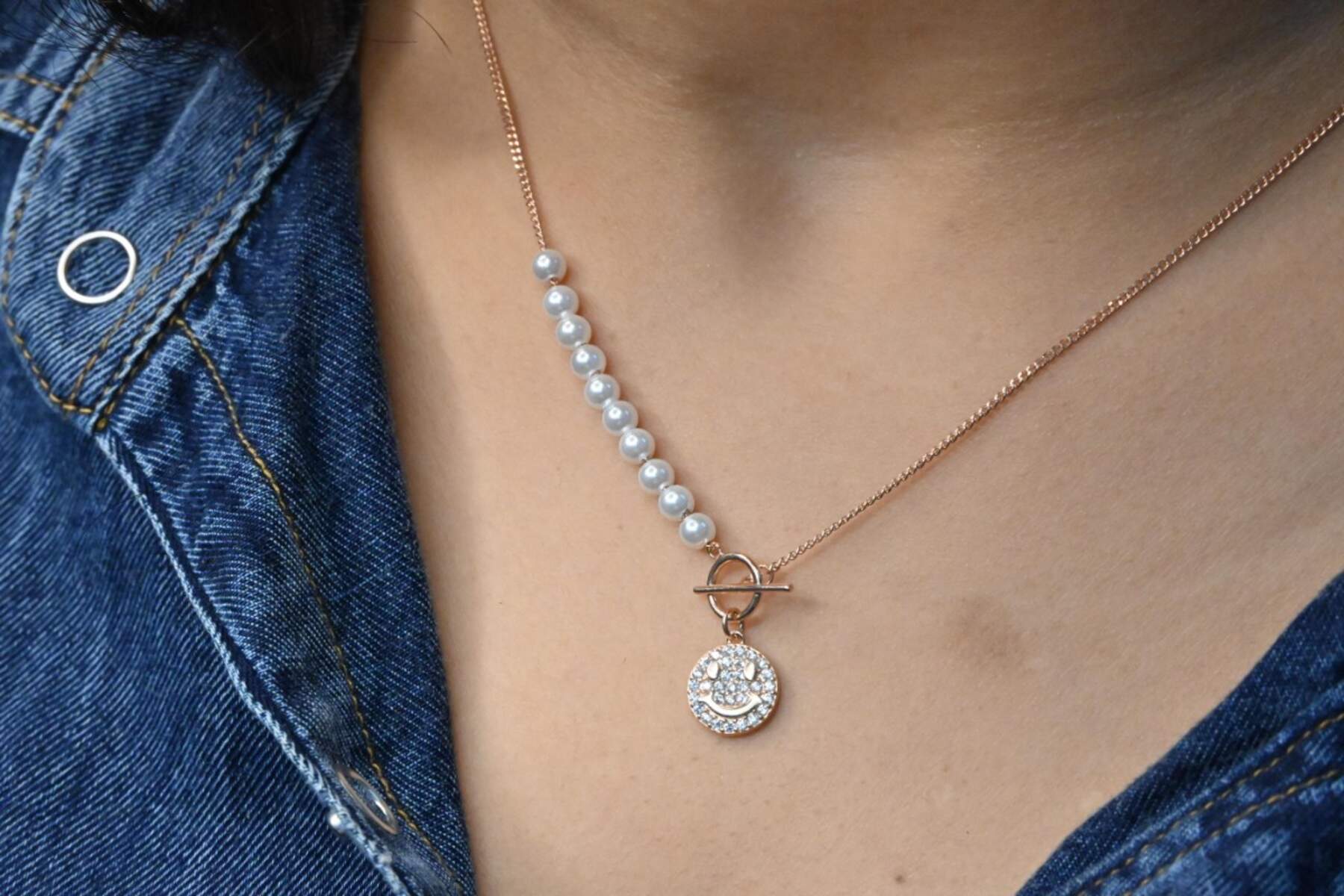 Smiley Chain in Pearls