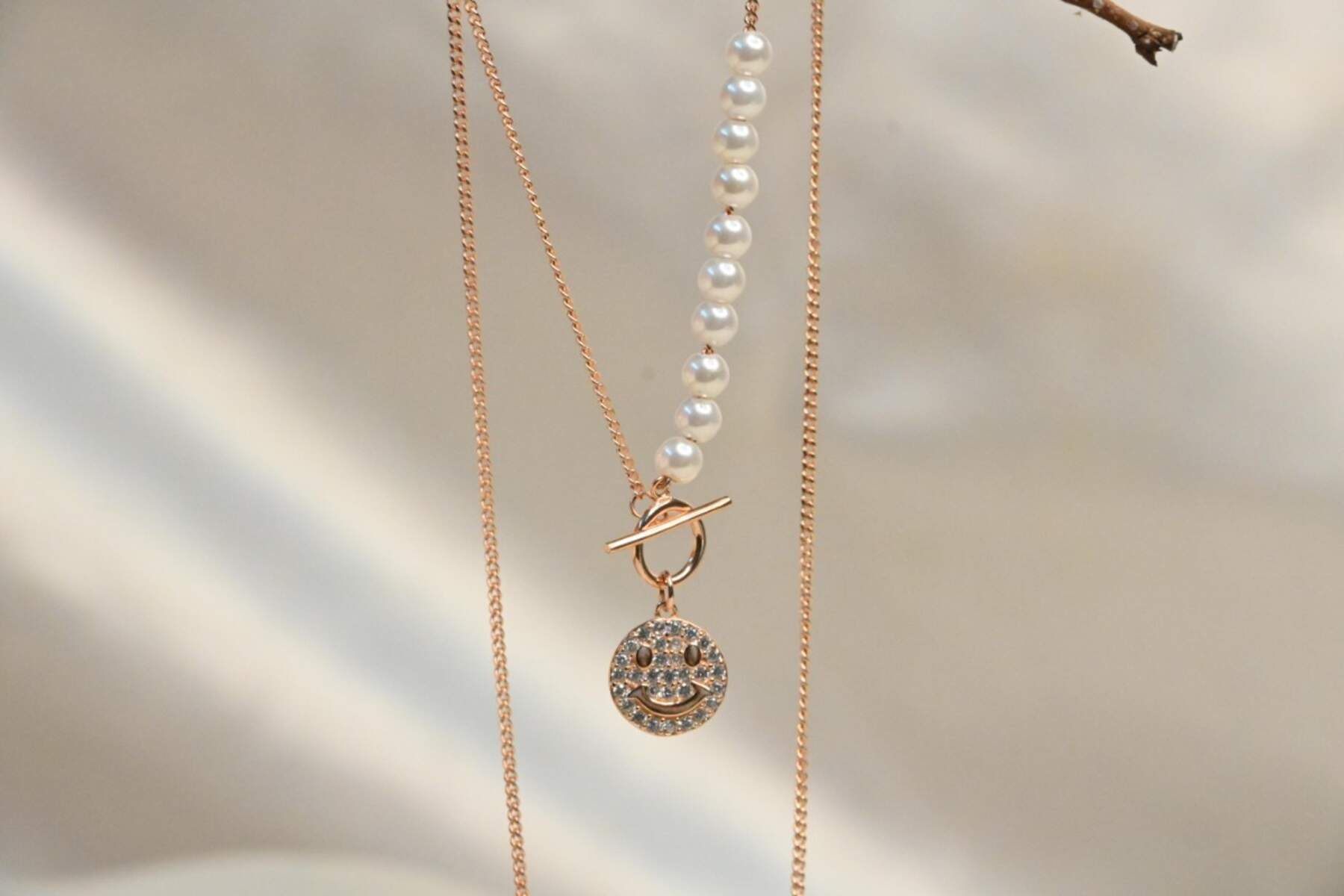 Smiley Chain in Pearls