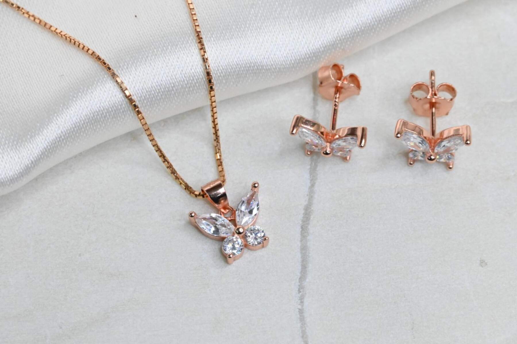 Cute Butterfly Pendent Set