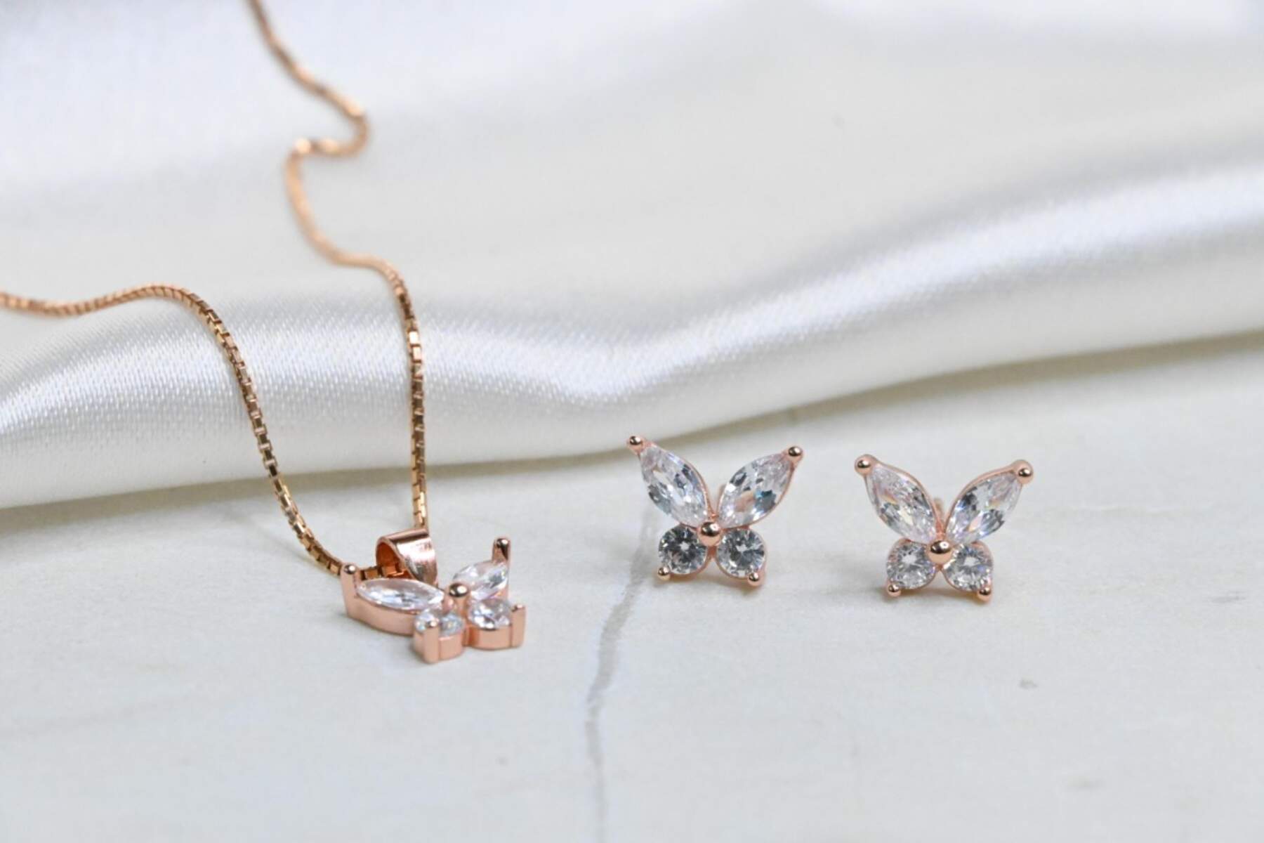 Cute Butterfly Pendent Set