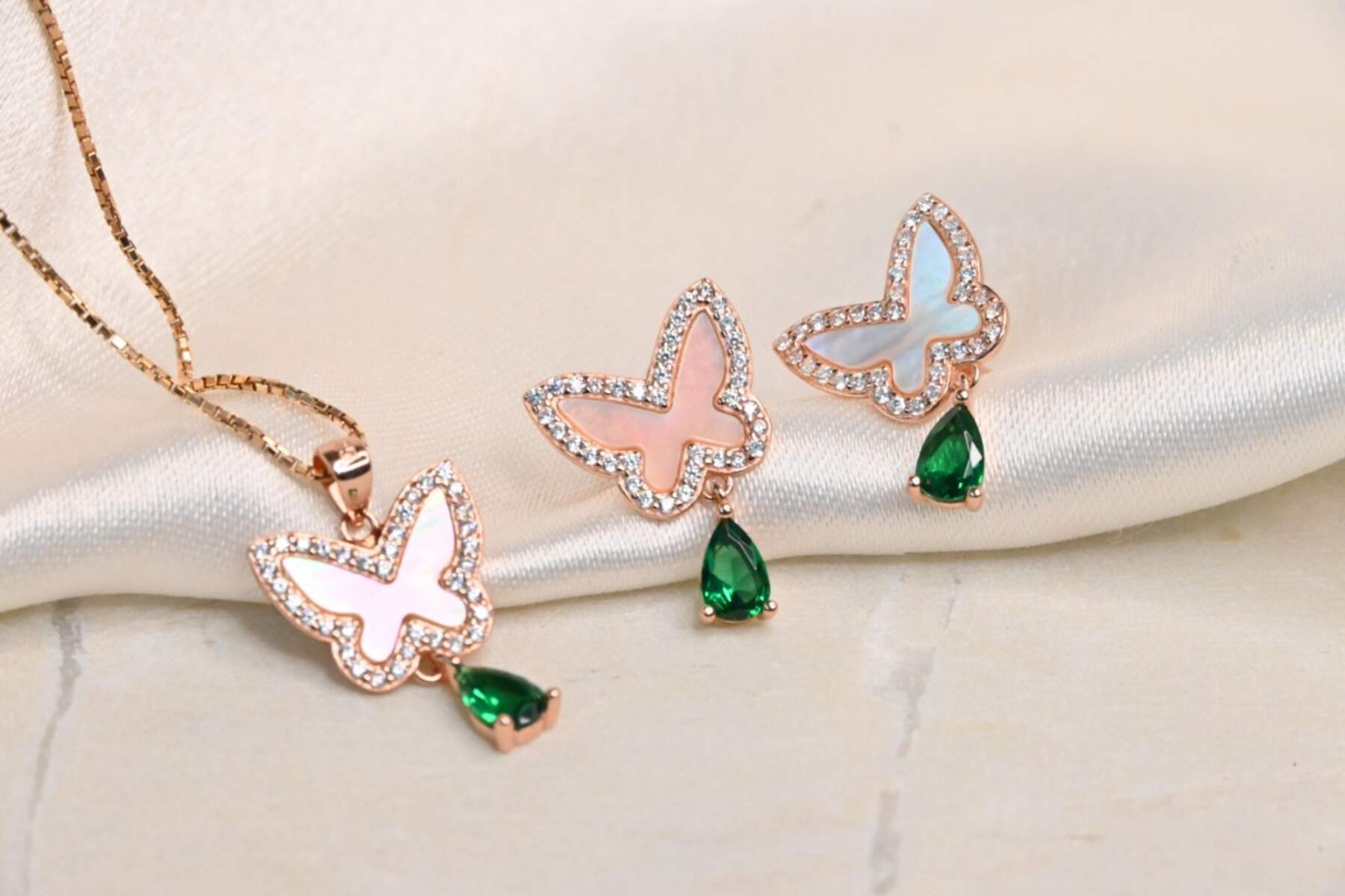 Mop Green Pendent Set