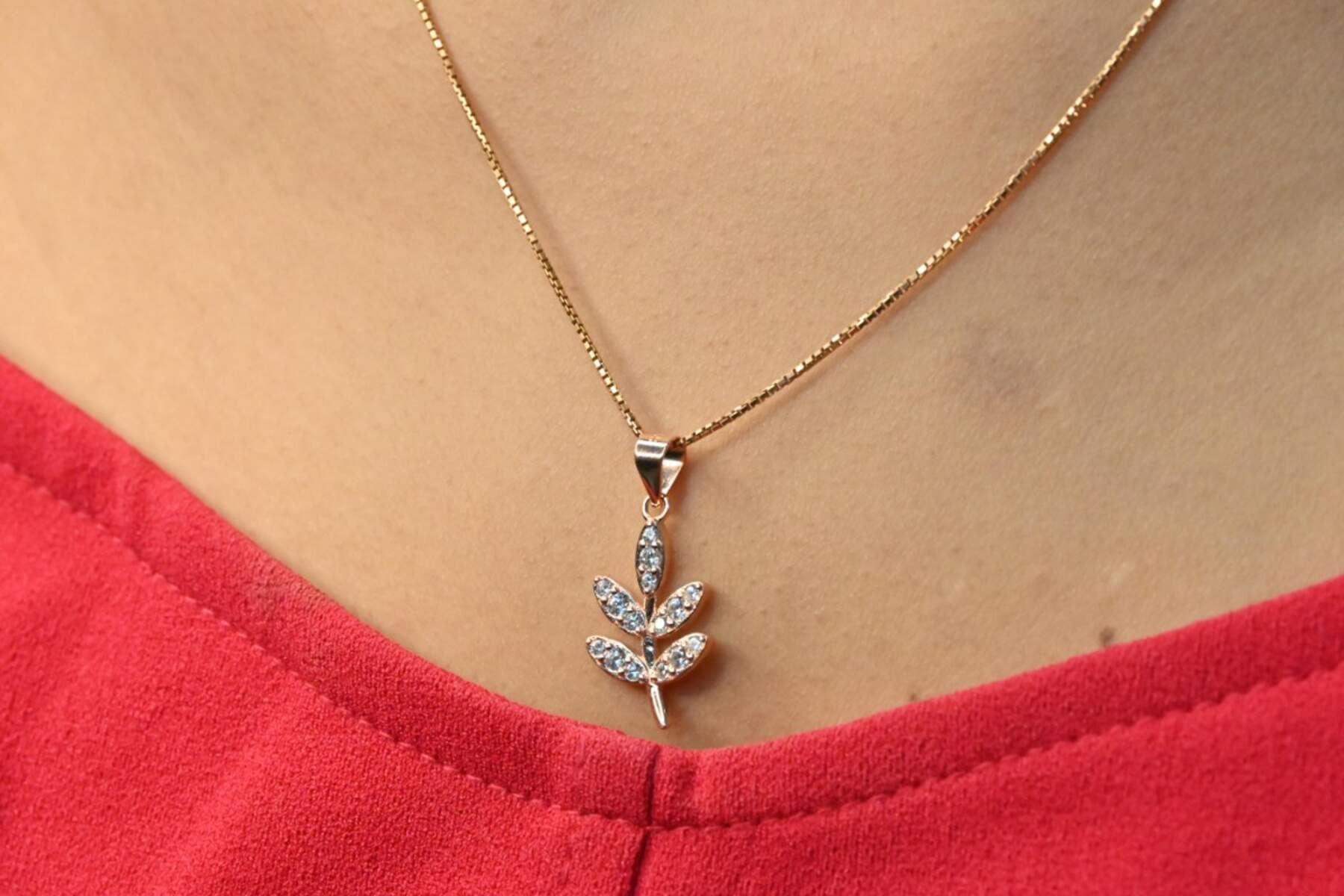 Rose Silver Leaf Pendent Set